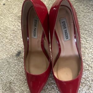 Steve Madden Red and Tan Heels Classic Pumps